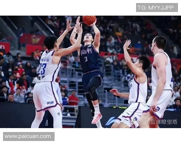 CBA广东队与山东队激战正酣比分悬念不断精彩瞬间回顾